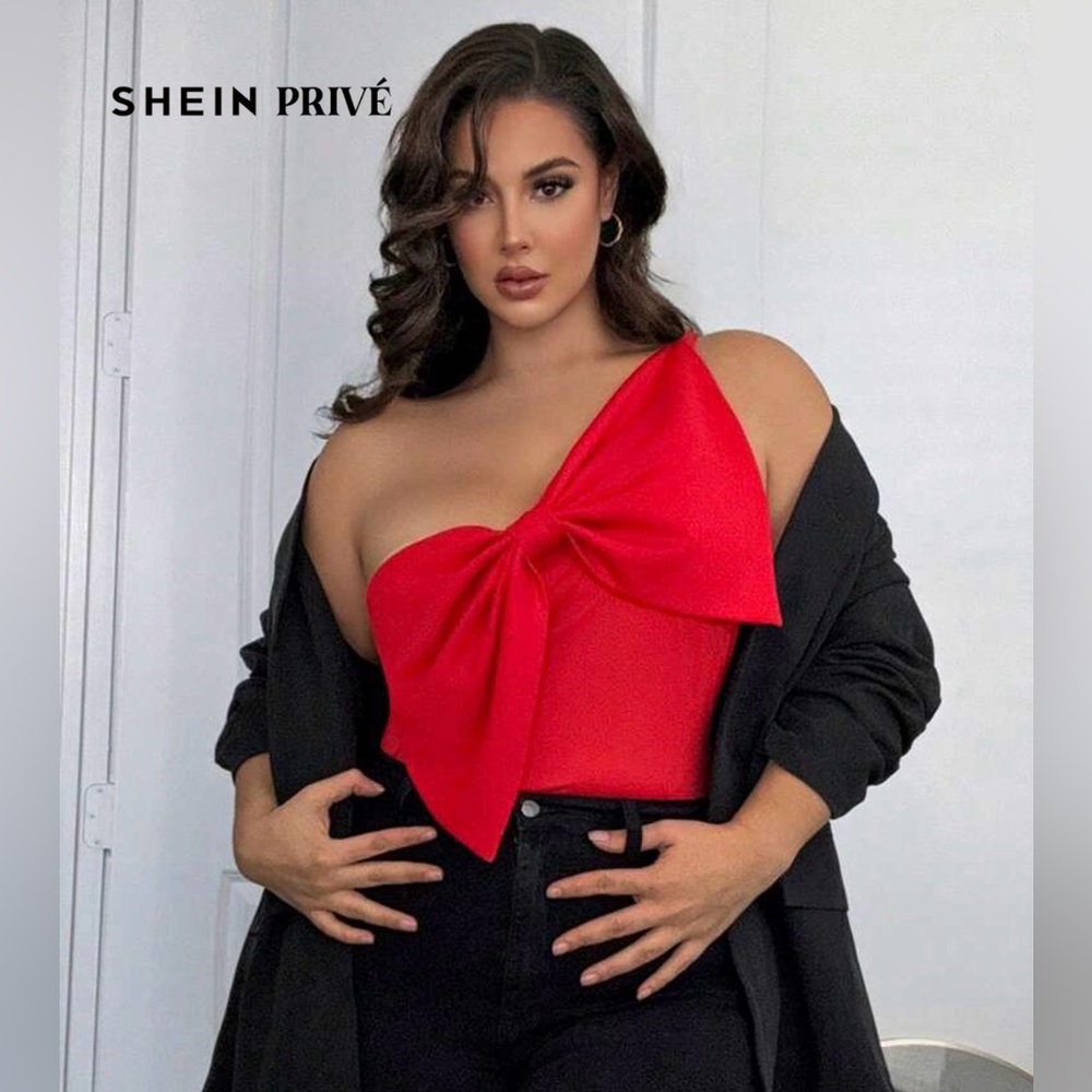 SHEIN Privé Red One-Shoulder Top